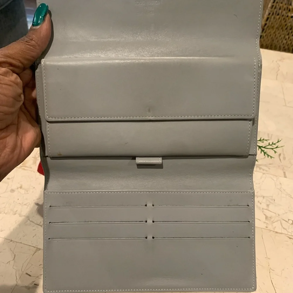 Authentic Louis Vuitton Vernis Sarah International Wallet - Picture 4 of 14